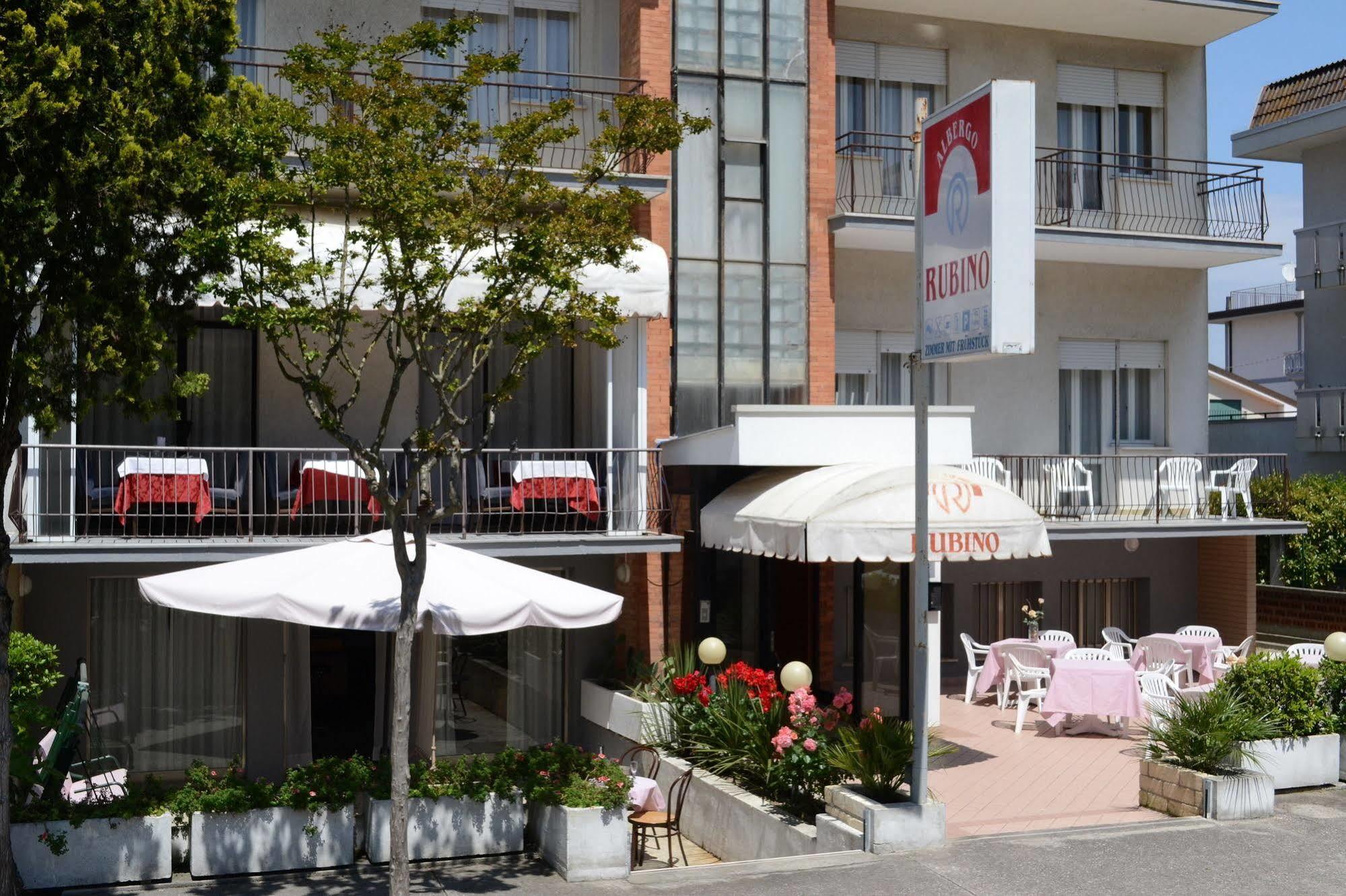 Rubino Hotel 2*
